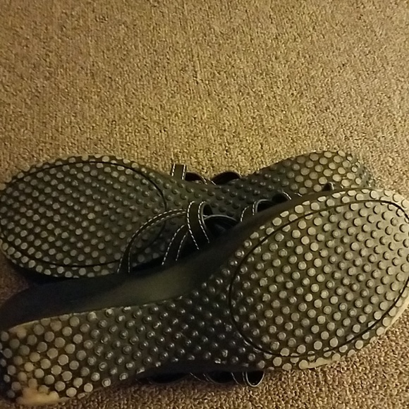 Shoes - Picture 2 of 3